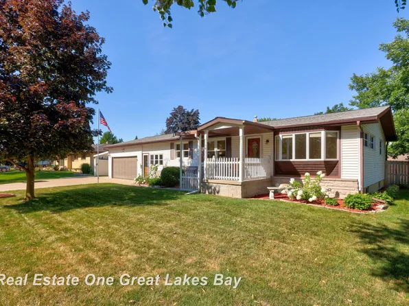 4566 W Lewis Dr, Bay City, MI 48706