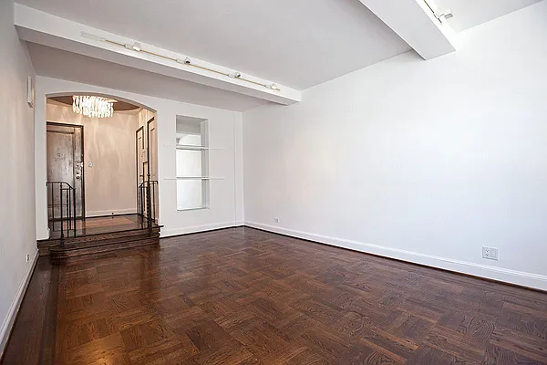 Rented by Yael Dunsky Real Estate | media 18