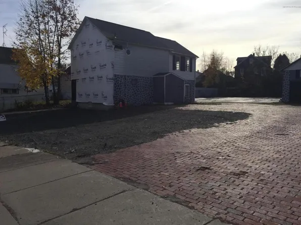 77-79 Fallbrook St, Carbondale, PA 18407