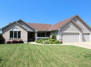 1515 Fox River Run, Mukwonago, WI 53149