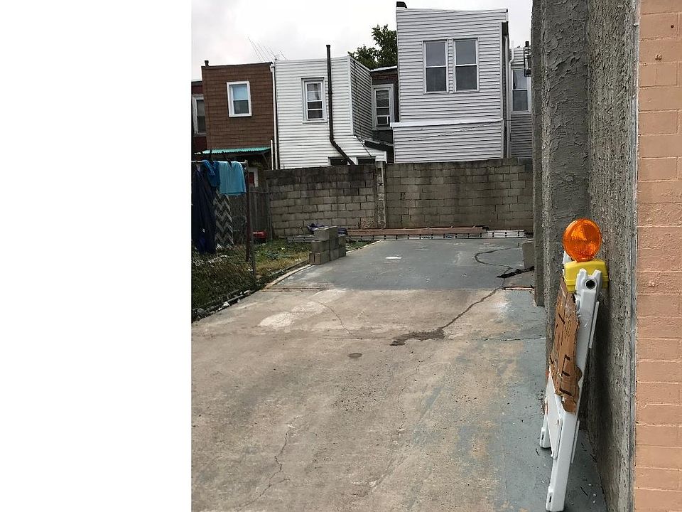 2nd image of 1950 N Mutter St