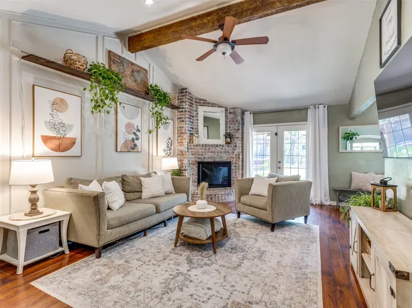 313 Pecan St, Azle, TX 76020