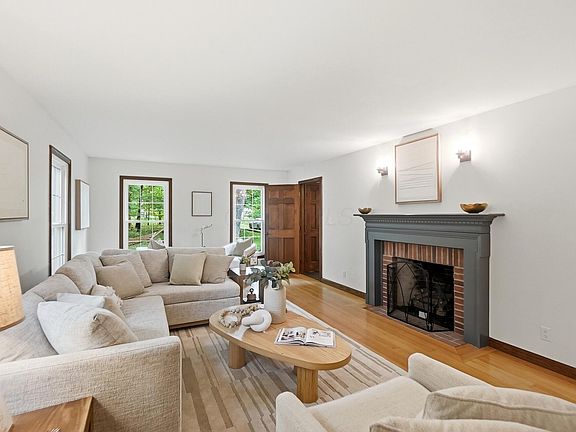 2nd image of 19 Beechtree Ln