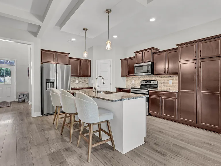 323 Crusaw Dr — Photo 5