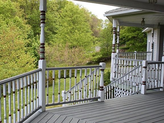 Front Porch : Looking North