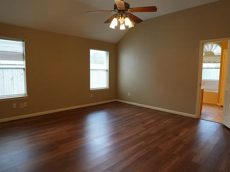 19419 Stamford Dr — Photo 9