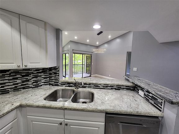 4th image of 1607 NW 81st Way #Lb2l