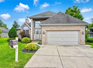 37 Ainsley Ct, Williamsville, NY 14221