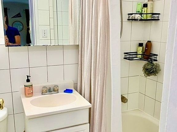 4th image of 308 E 49th St APT 3A