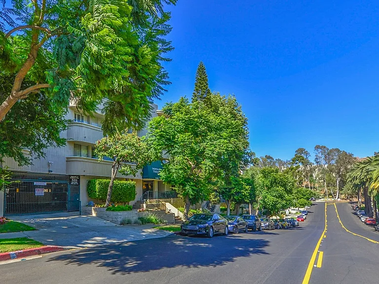11645 Montana Ave — Photo 53