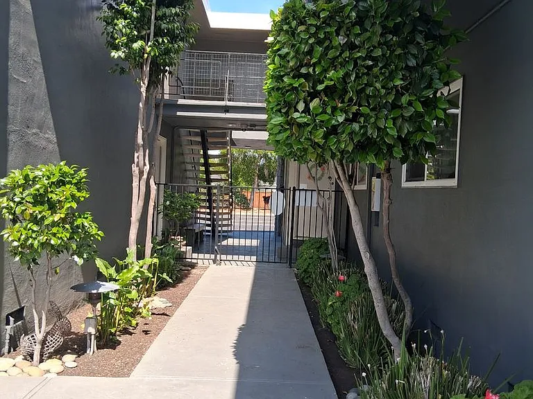1839 Woodside Rd — Photo 12