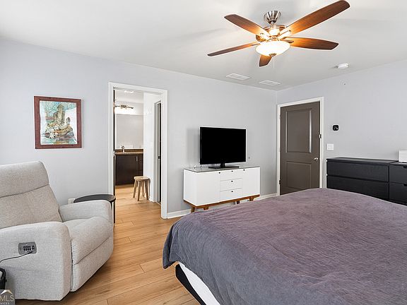 5th image of 199 Wesley Ave NE