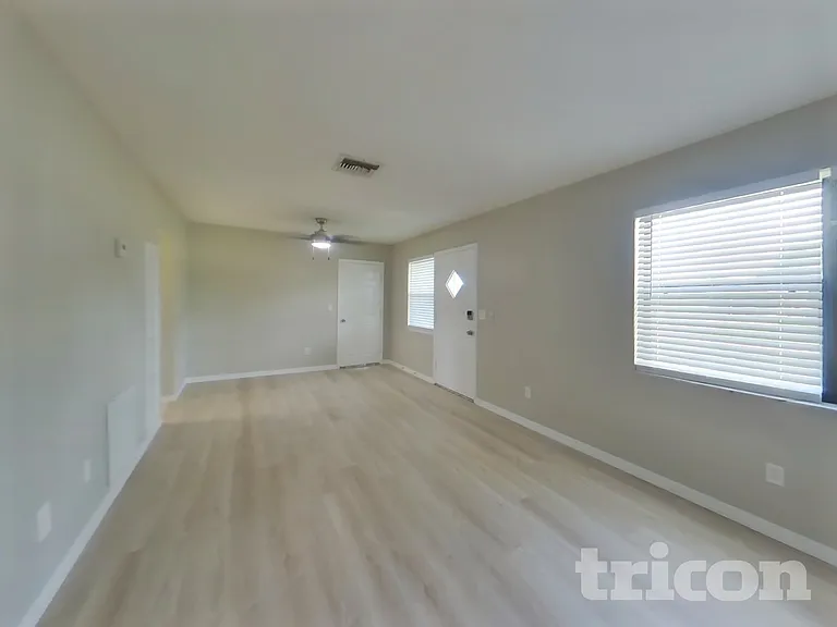 944 Shorecrest Ave — Photo 3