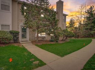 102 Tallwood Ln, Green Brook, NJ