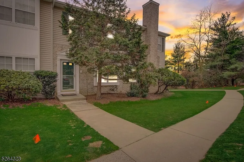 102 Tallwood Ln photo 1