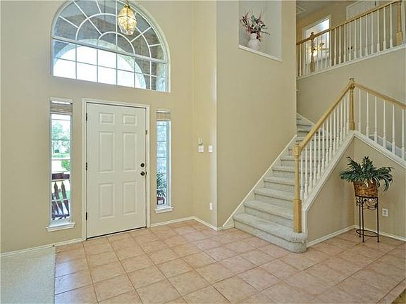5th image of 301 N Carriage Hills Dr