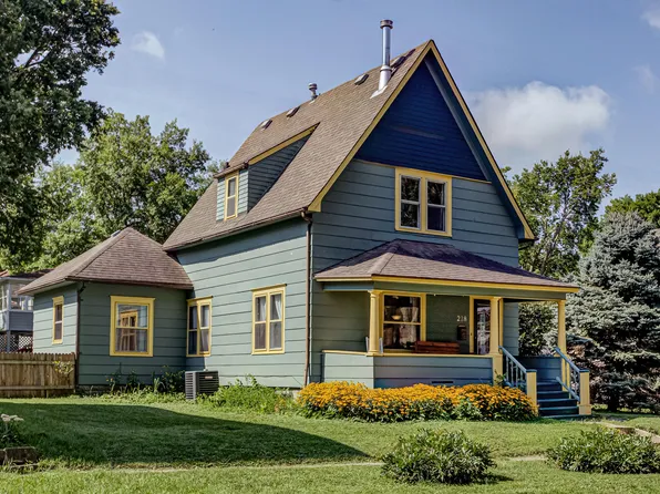 218 E 7th St, Ames, IA 50010
