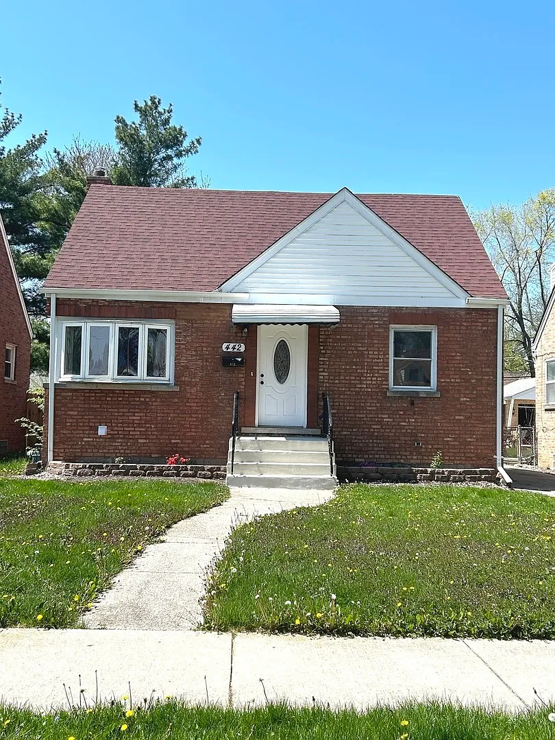 442 Morris Ave photo 1
