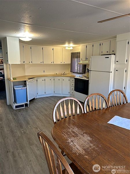 5th image of 8820 Robbins Road