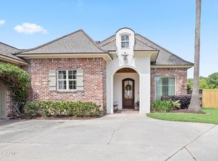 11 Oakthorn Ct, Youngsville, LA 70592