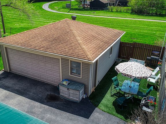 5th image of 327 W Hawthorne Dr