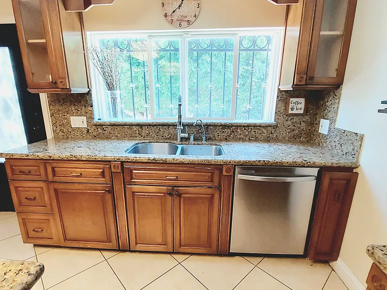 1445 Crestview Ct — Photo 14