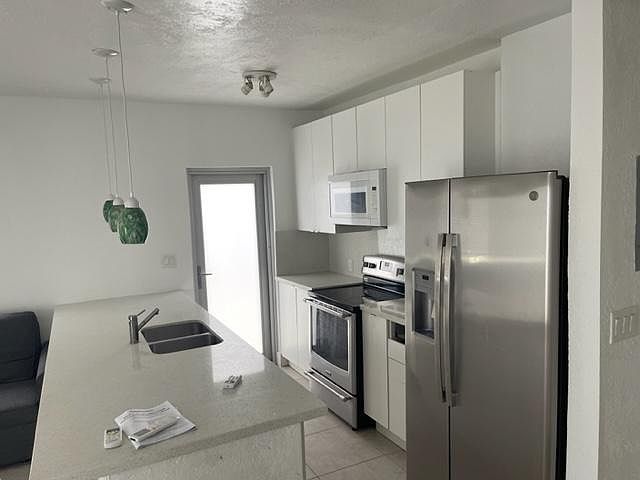 1st image of 8025 Byron Ave APT 6