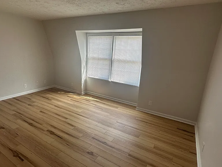 904 Plaza Dr #11 — Photo 33