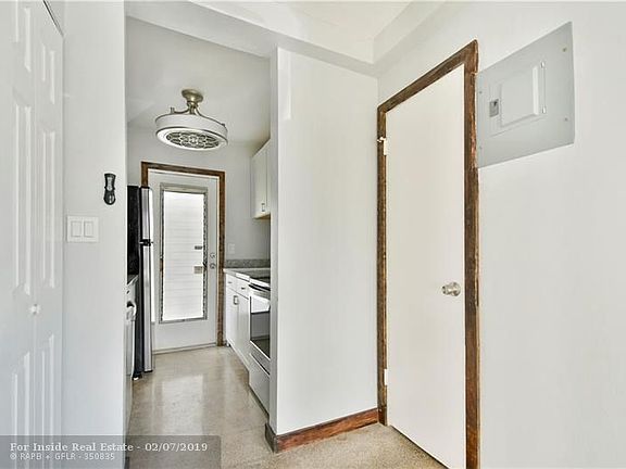 4th image of 1005 SE 15th St APT 5B