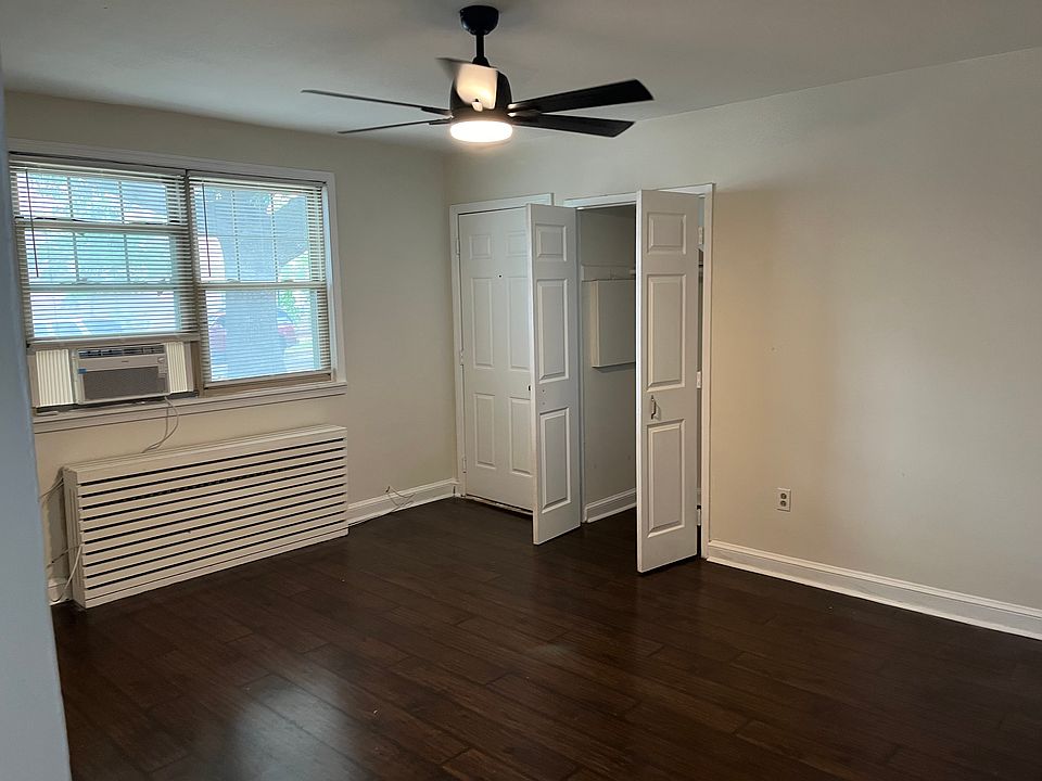 Living Room w/coat closet