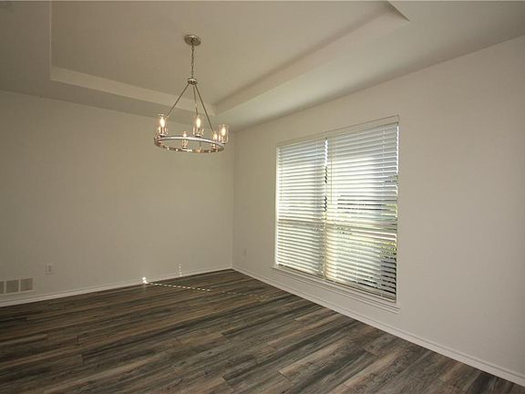 3rd image of 3929 Medina Dr