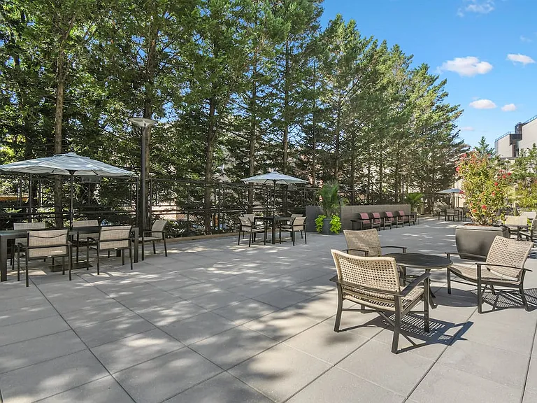 Courtyard with picnic areas