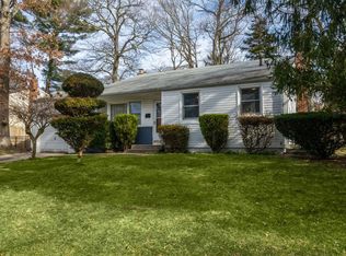22 Capitol Pl, Huntington Station, NY 11746