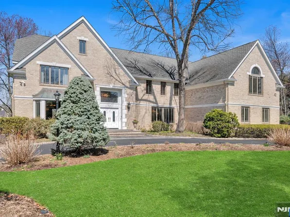 837 Apple Ridge Rd, Franklin Lakes, NJ 07417