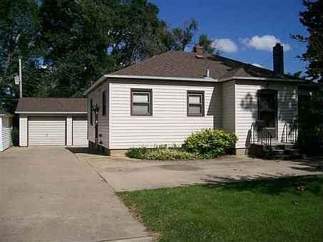 2nd image of 819 Hickory St