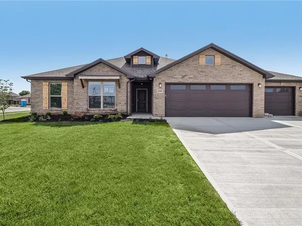 6634 McCormick Dr, Shawnee, KS 66226