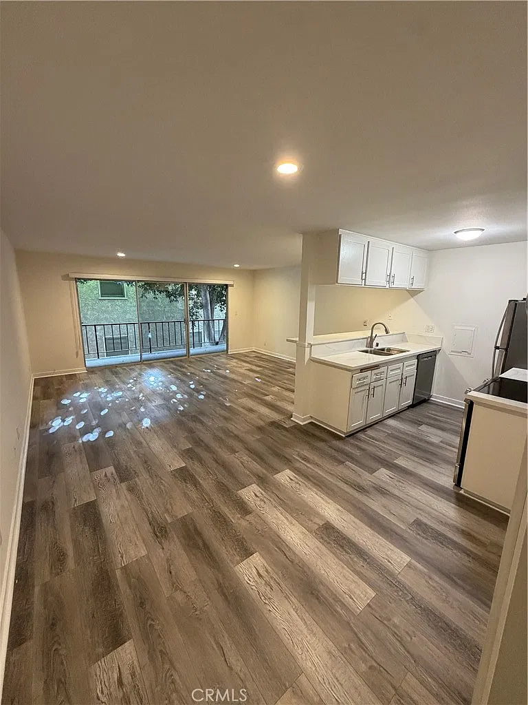 1 bed, 768 sqft, $2,200 — Photo 2