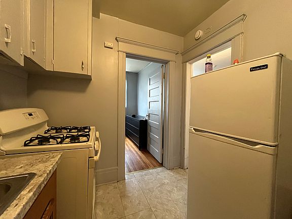 3rd image of 538 Myrtle Ave #3