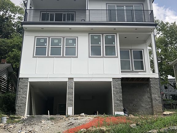 2nd image of 909 Stockell St