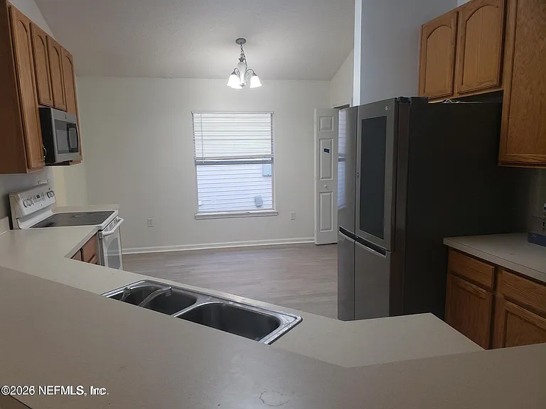 2506 Creekfront Dr — Photo 8