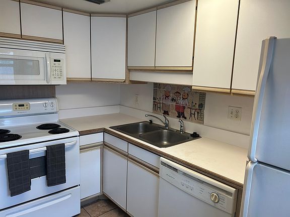 3rd image of 10 Lynnhurst Dr APT 116
