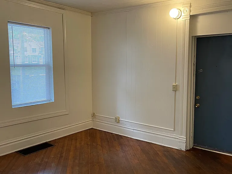 618 E Court St #1 — Photo 5