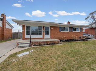 28517 Grant St, Saint Clair Shores, MI 48081