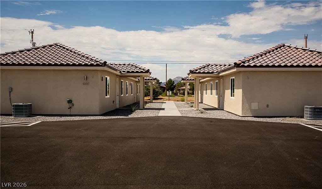 2 bed, 2.0 bath, 1689 sqft, $1,200 — Photo 1