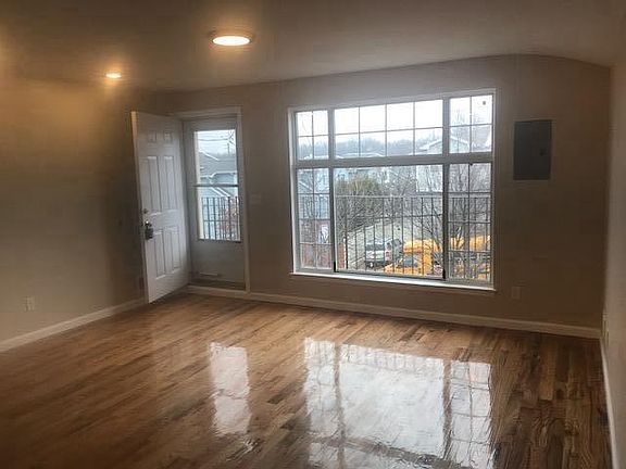 4th image of 140 Monahan Ave #B