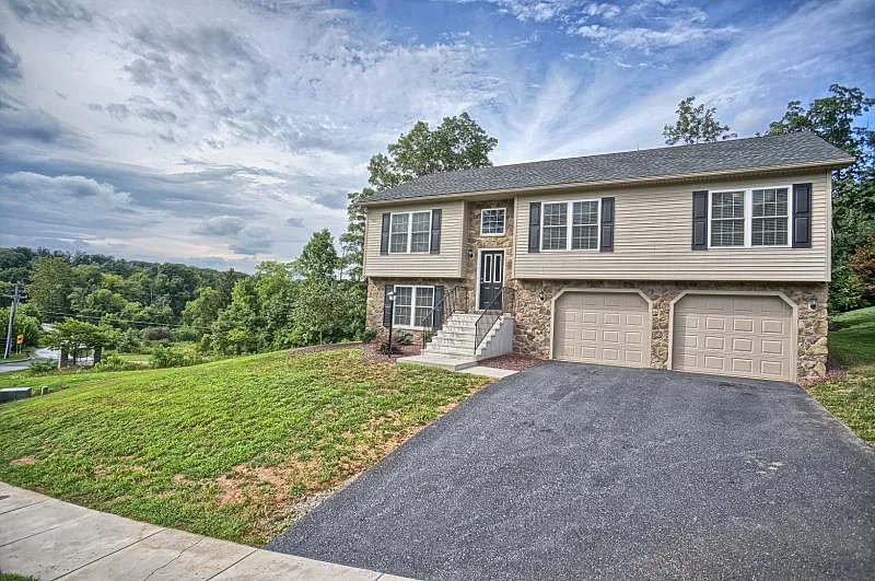 15 Scarlet Oak — Photo 2