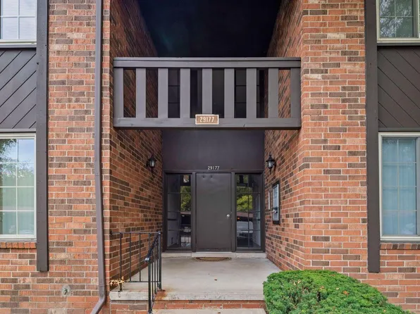 29177 Wellington Ct APT 52, Southfield, MI 48034