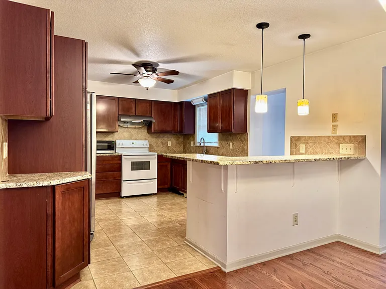 5204 Brookside Blvd — Photo 6