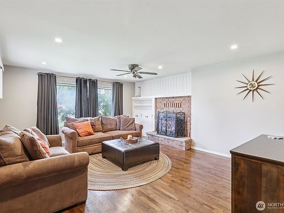 5th image of 9324 188th Street NW