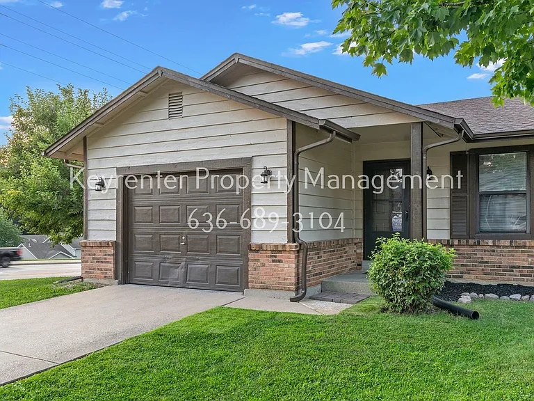 357 Della Dr — Photo 2